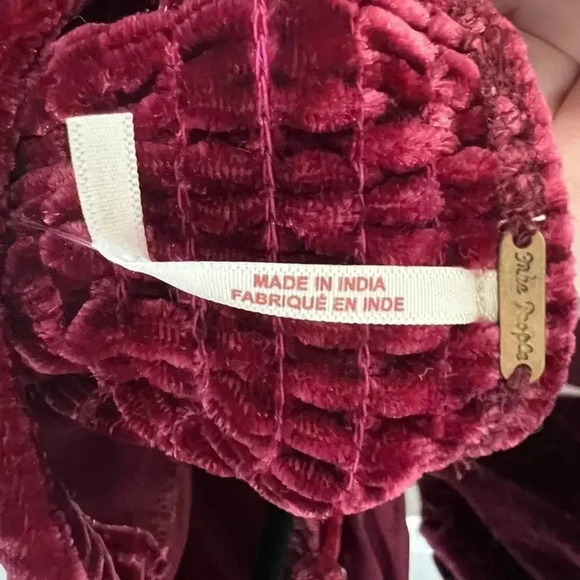 Free People Red Velvet Puff Sleeve Crop Top
Size: XS - Picture 5 of 6